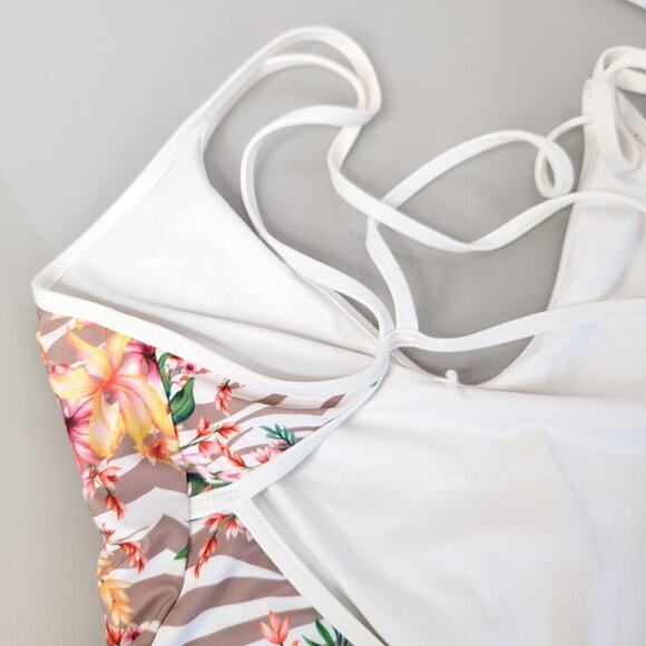 L Space Dakota One Piece Tropical Print Swimsuit Strappy V-Neck Open Back Beach - Picture 6 of 8